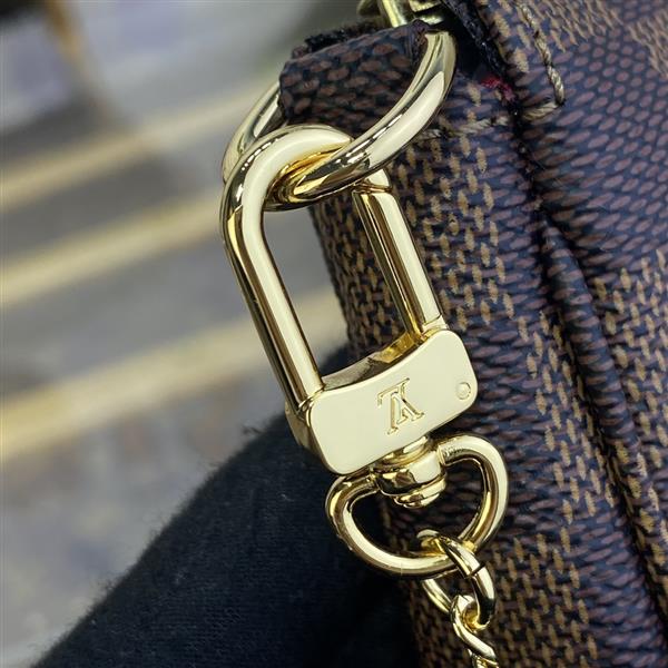 2026124142624389 580